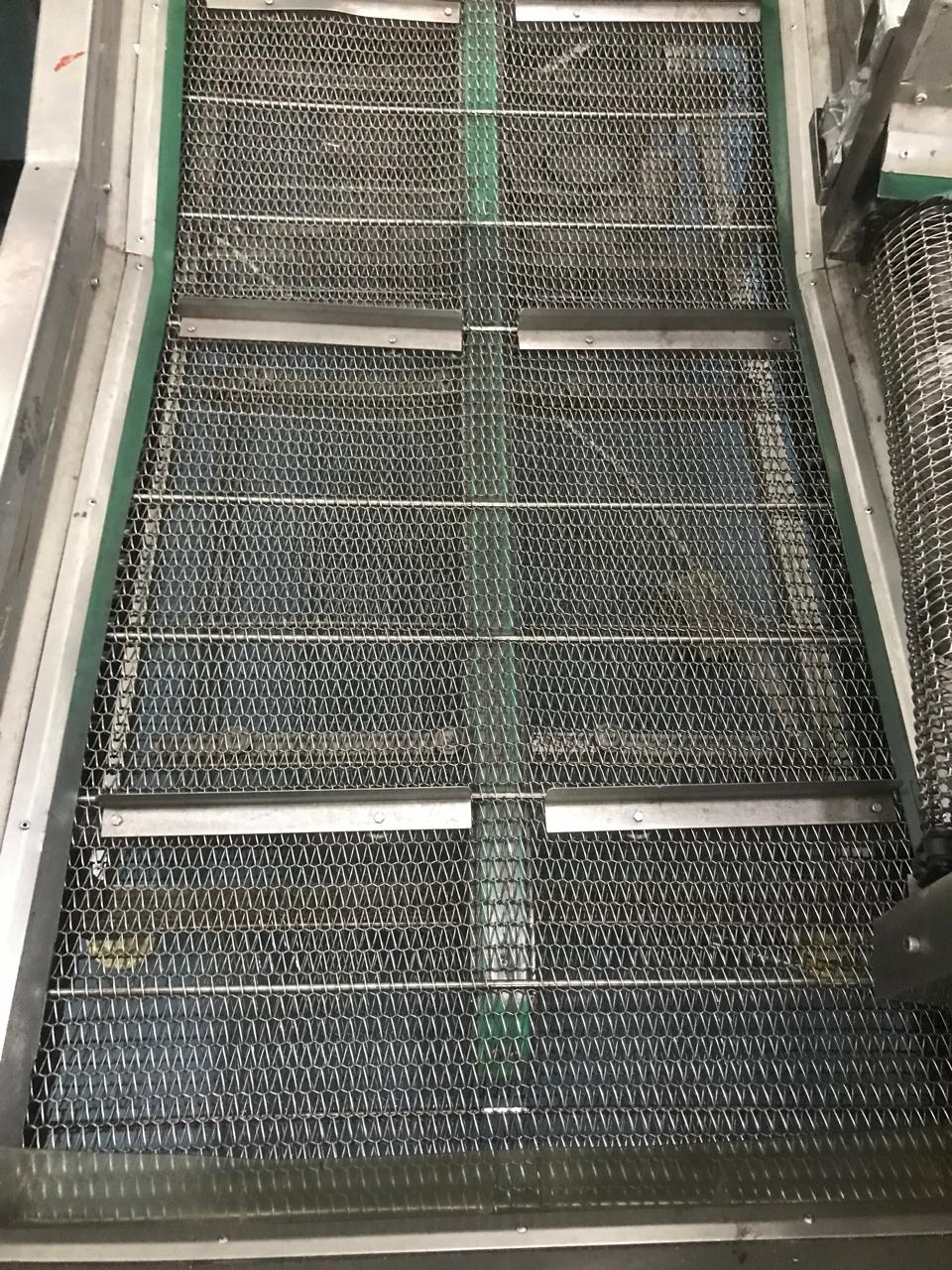 Conveyor wiremesh pada lini produksi